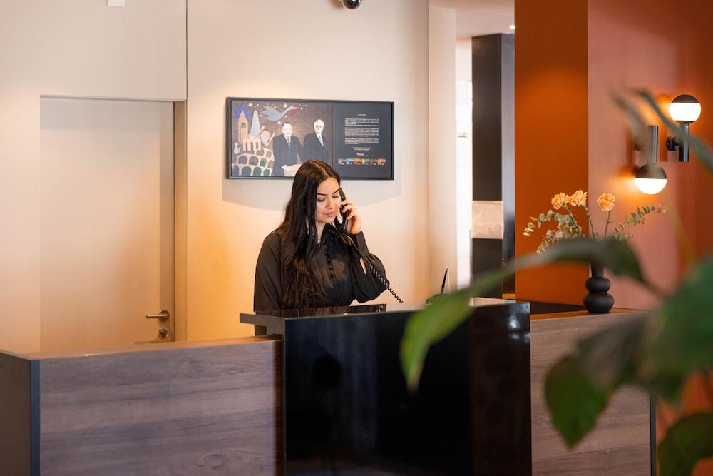 Ibis Sion Hotel Exterior foto